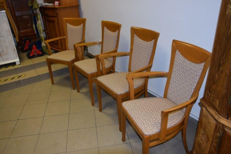 krzesła dębowe z podłokietnikami 4 szt – jak nowe