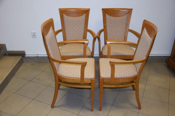 krzesła dębowe z podłokietnikami 4 szt – jak nowe