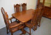 stół rozkładany i sześć krzeseł – meble gdańskie