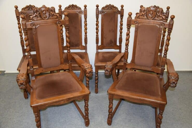 stół rozkładany i sześć krzeseł – meble gdańskie